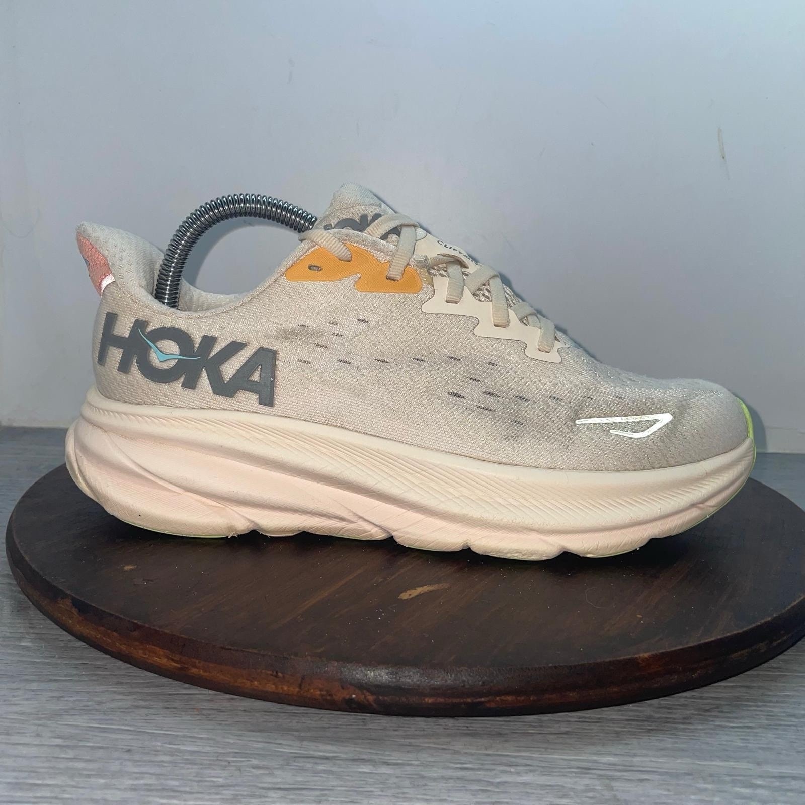 Hoka One One Clifton 9 Wide Running Shoes Womens 8 D Pink Orange Sneakers